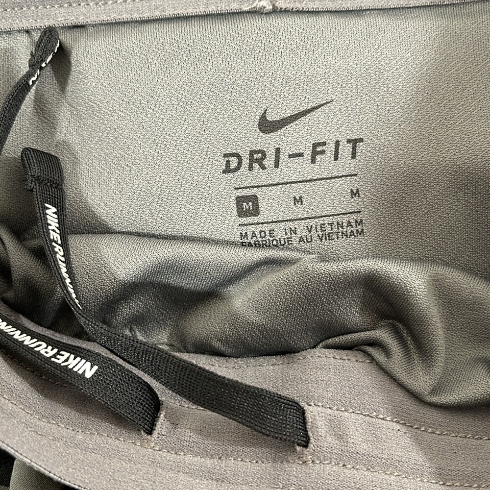 NIKE TEMPO LUX RUNWAY SHORT GREY Adjustable Waist & Back Zipper Pocket Size M - Picture 7 of 11